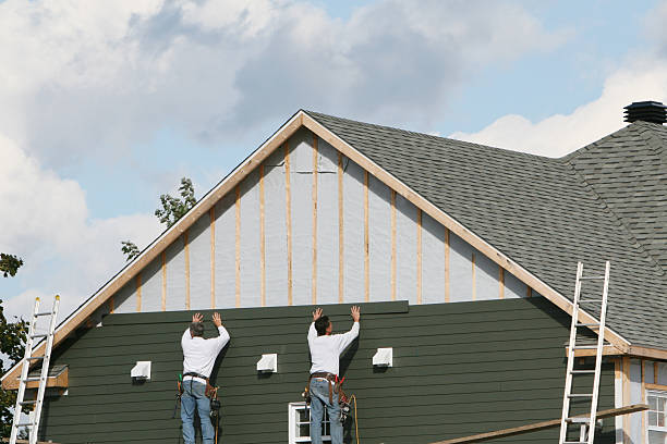 Professional Vinyl Siding technician working in Flower Mound, TX